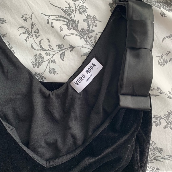 Velvet black dress - Picture 4 of 5